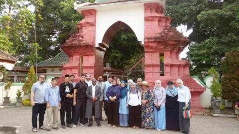 Terkesan Islam Nusantara, Ulama Afrika dan Asia Ziarahi Wali Songo