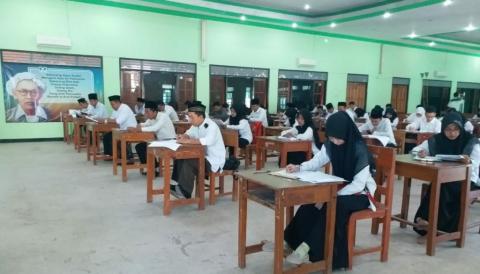 Pelatihan Desain Grafis Komunitas Mamba&#039;ul Ma&#039;arif Diserbu Peserta