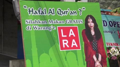 Penghafal Al-Qur&#039;an Dapat Makan Gratis di Warung Ini