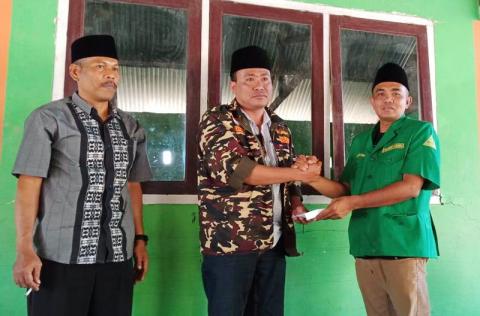 West Nusa Tenggara Ansor gave aid to cadre in Sumbawa island