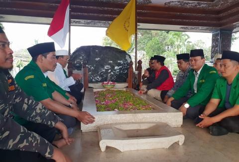 Kirab Satu Negeri ke Blitar untuk Sowan Makam Bung Karno