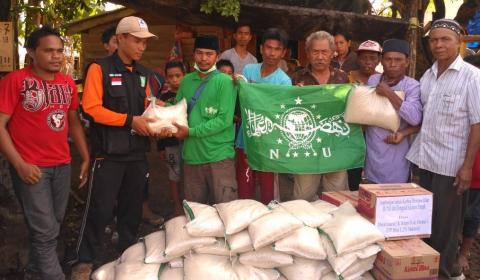 Keceriaan Warga Lolu Terima Bantuan NU Peduli