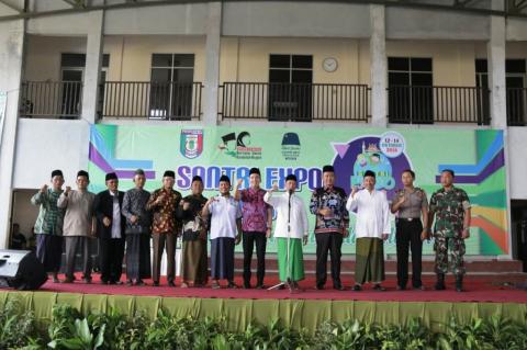 Buka Santri Expo, Bupati Pringsewu Pimpin Yel Hari Santri