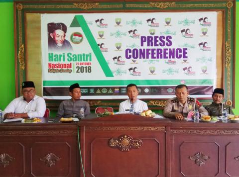 Puluhan Ribu Umat Islam Meriahkan Hari Santri di Sumedang