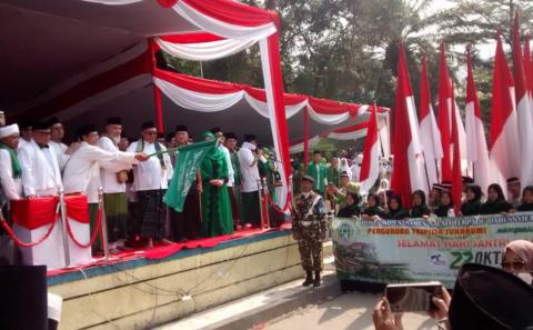 Ribuan Santri Sukabumi Jalan Santai Sarungan dan Sumbang Musibah Sulteng