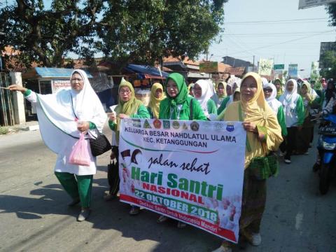 Jalan Sehat Bershalawat Warnai Hari Santri NU Ketanggungan