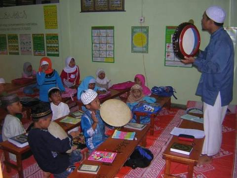 Suka Duka Abdul Majid Dirikan Madrasah di Pulau Terpencil