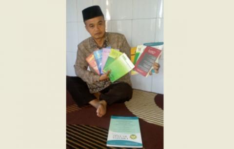 Mukani, Guru Madrasah Produktif Menulis Buku dan Artikel Jurnal