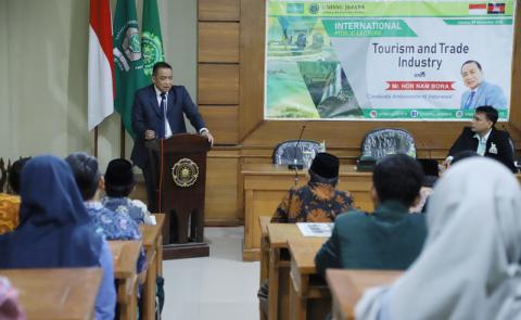 Duta Besar Kamboja Sampaikan Kuliah Internasional di Unisnu Jepara