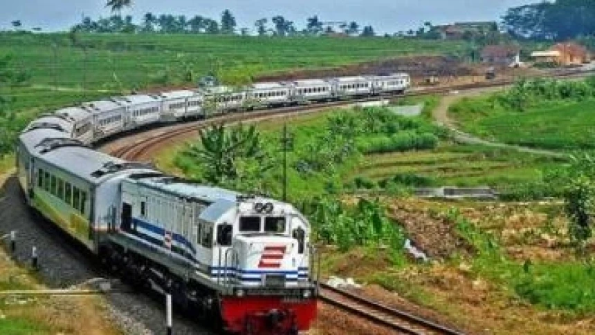 Pengajian di Rel Kereta: Ibadah atau Mengundang Petaka?