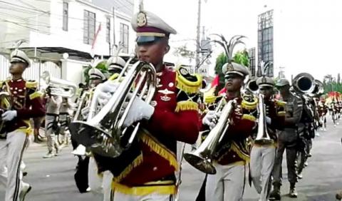 Marching Band Akpol Semarakkan 'Pajang Jimat' Pekalongan