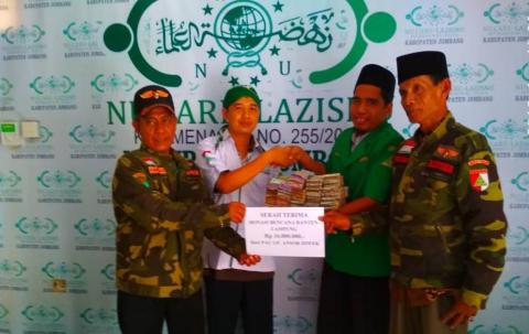 Ansor-Banser Diwek Serahkan Belasan Juta untuk Banten-Lampung Melalui LAZISNU