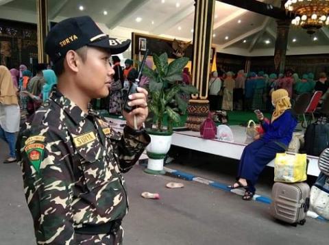 Puluhan Banser Jombang Setia Kawal Ibu-ibu Muslimat ke GBK