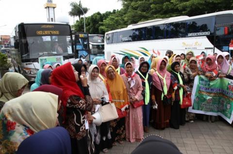 Bupati Brebes Bangga dengan Semangat Muslimat NU Berangkat ke GBK