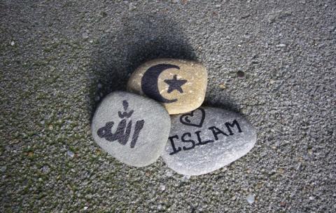 Islam Dibangun oleh Akhlak dan Ilmu Pengetahuan