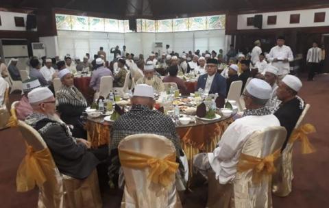 Plt Gubernur Buka Puasa Bersama Ulama Se-Aceh