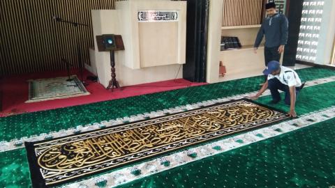 Masjid Al-Birru Bojonegoro Dihiasi Kiswah Ka'bah