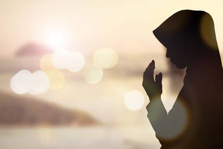 Cara Bersikap saat Doa Tak Kunjung Terkabul