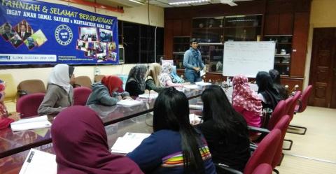 Kader Muda NU Malaysia Ini Buka Kelas Bahasa Inggris untuk Pekerja