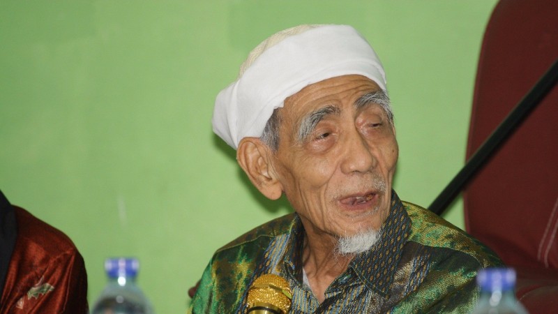 Pengakuan Warga California Usai Bertemu Mbah Maimoen