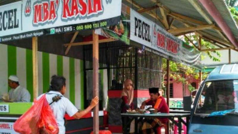 Kiai Hamam Dirikan Warung untuk Bantu Sejumlah Dhuafa