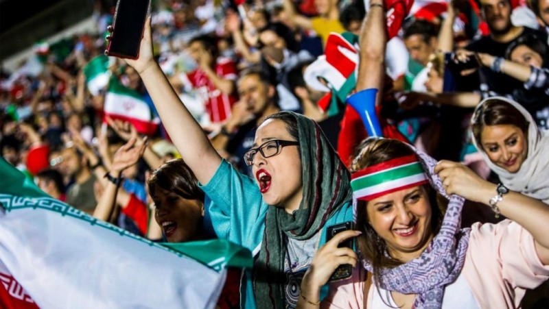 Perempuan Iran Kini Diizinkan Nonton Sepak Bola di Stadion