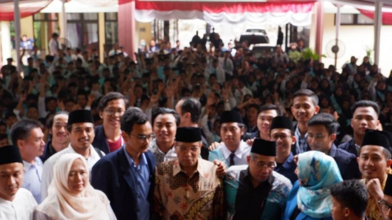 Mahasiswa Baru UIN Jakarta Sambut Kiai Said dengan Ya Lal Wathan
