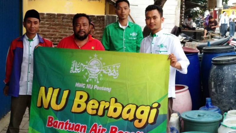 Kemarau Panjang, NU di Kawasan Serang Banten Kirim Air Bersih 