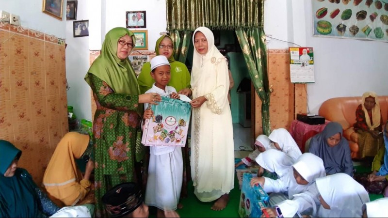 Muslimat NU di Widang Tuban Berikan Bantuan Pendidikan