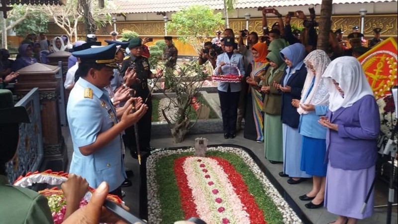 Sambut HUT ke-74 TNI, Panglima TNI Ziarah ke Makam Gus Dur