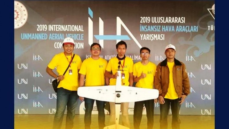 Alumni SMA Nuris Juara 1 Kompetisi Robot di Turki