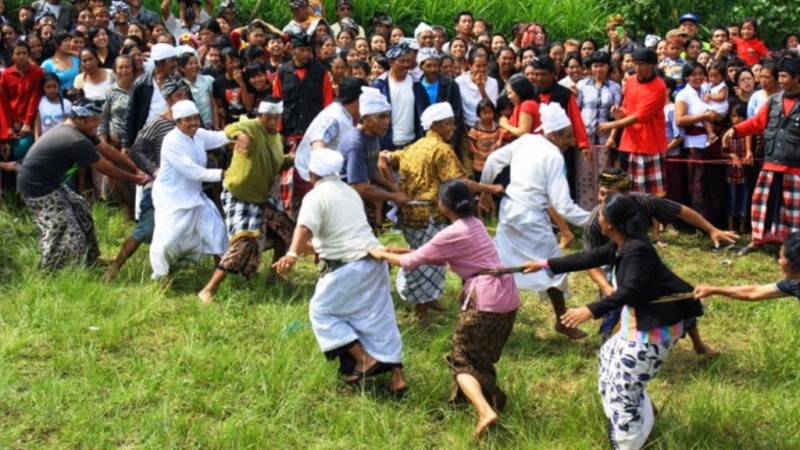 Pembentukan Karakter Masyarakat Bali melalui Tradisi Lisan
