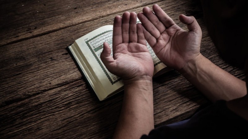 10 Adab Doa Menurut Syekh Muhammad bin Alwi Al-Maliki