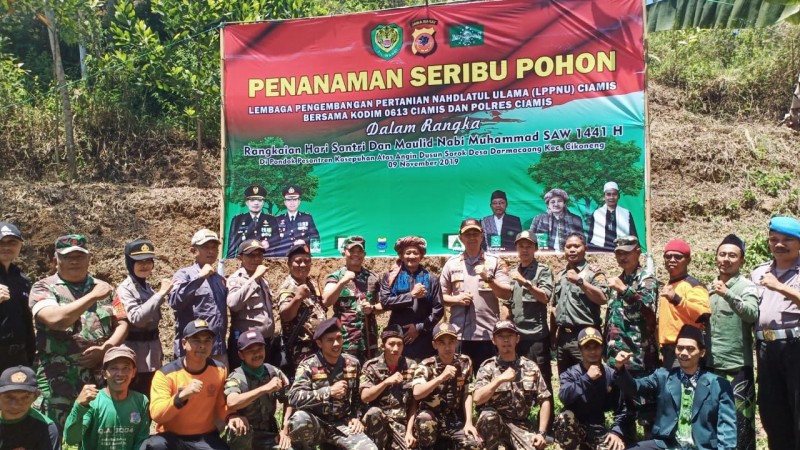Peduli Lingkungan, LPPNU Ciamis Ajak Santri dan TNI-Polri Tanam 1000 Pohon