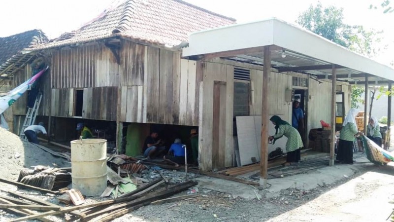 Fatayat NU di Semarang Bantu Renovasi Rumah Warga