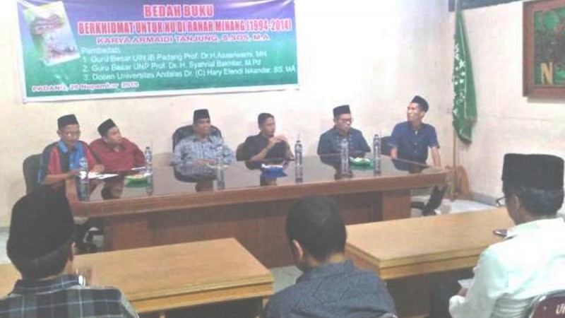 Guru Besar PTN di Padang Bedah Buku 'Berkhidmat untuk NU di Ranah Minang'