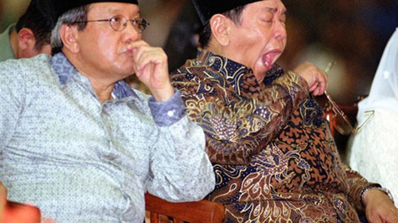 Hangat Dingin Hubungan Akbar Tanjung dan Gus Dur