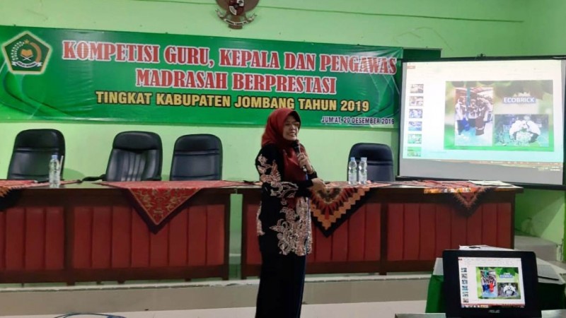 MTs Al-Hikam Juara Lomba Kepala Madrasah Berprestasi di Jombang