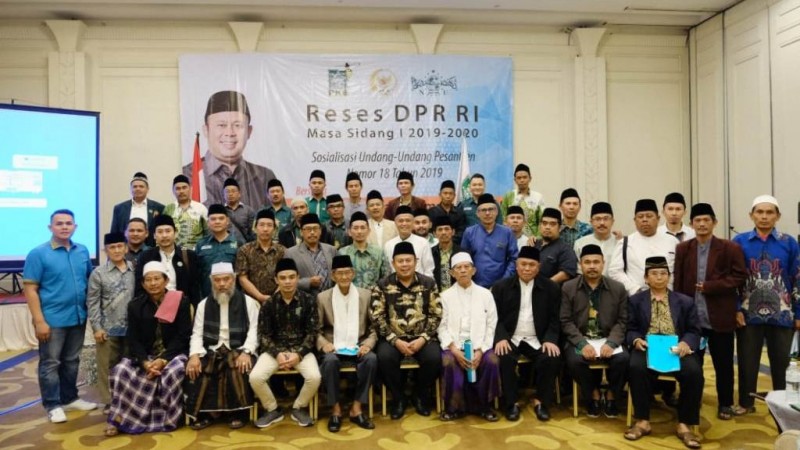 DPR RI Sosialisasikan Undang-undang Pesantren ke Ulama Bandung Barat