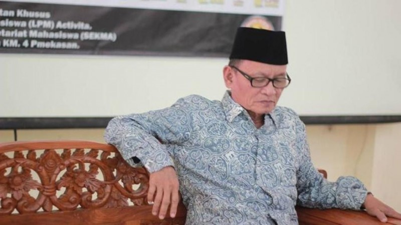 Kiai Zawawi Imron dan Nasi Bungkusnya