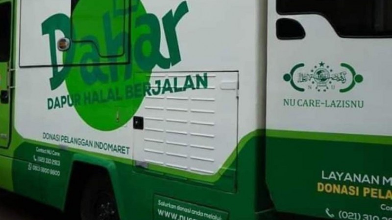 Tim NU Peduli Turunkan Mobil Logistik di Titik Banjir Jakarta