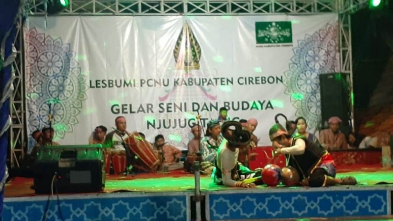 ‘Njujug Tajug’ di Cirebon Pentaskan Kesenian yang Hampir Punah