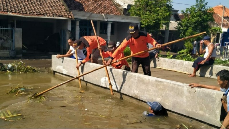 Siaga Bagana di Jombang Bersihkan Sungai untuk Cegah Banjir