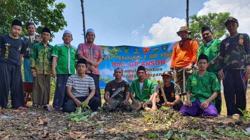 Gerakan Penghijauan Ansor Omben Sampang Tanam 4.000 Pohon