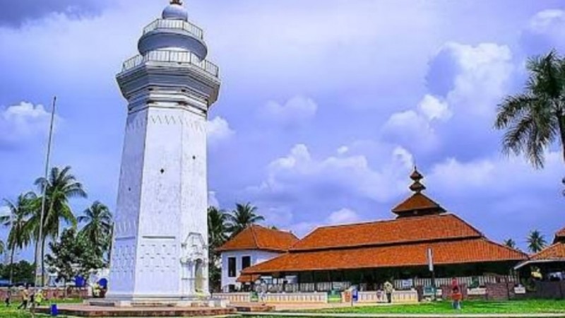 Tarikan Budaya dan Islam di Banten