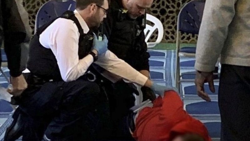 Muazin di London Luka Ditikam saat Kumandangkan Azan Shalat Ashar