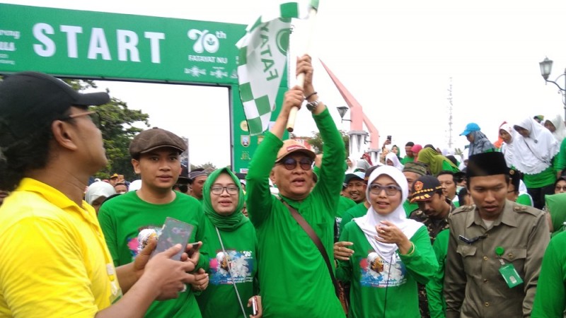Ribuan Warga Rembang Ikuti Jalan Pagi Bareng Gus Mus