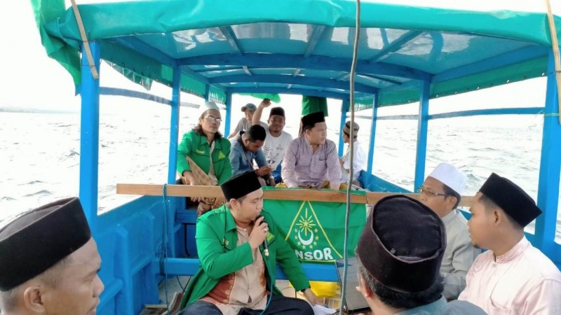 Burdah Keliling Pakai Perahu, Ikhtiar Ansor di Sumenep Halau Covid-19