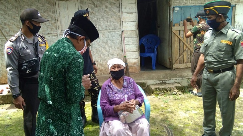 Peringati Harlah Ke-86, GP Ansor Lampung Tengah Bagikan Sembako dan Masker