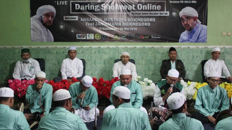 Peringati Nuzul Qur'an Bersama Habaib Bojonegoro dengan Sholawatan Virtual